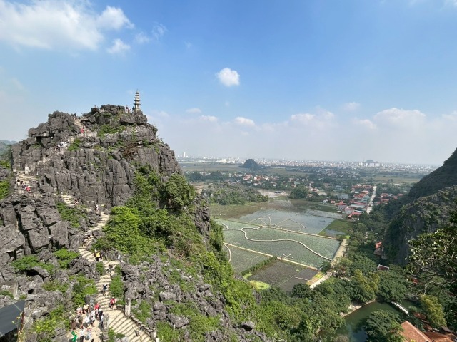 ムア洞窟の展望から望むニンビンの田園風景