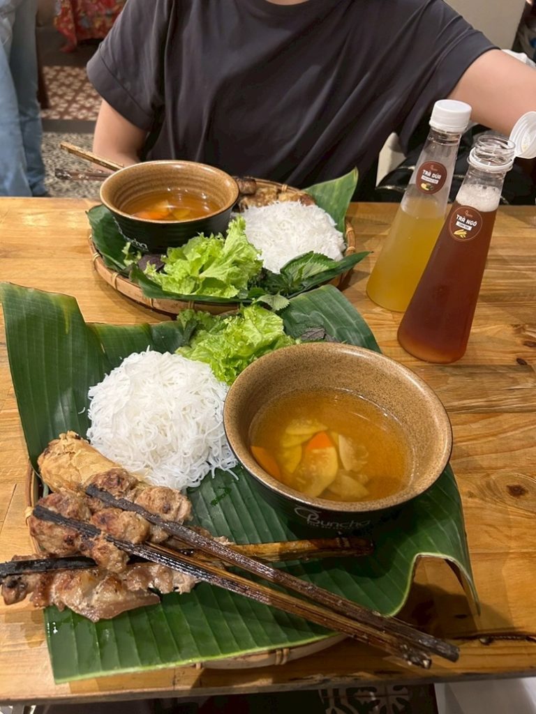 ブンチャーと炭火焼のお肉のセット