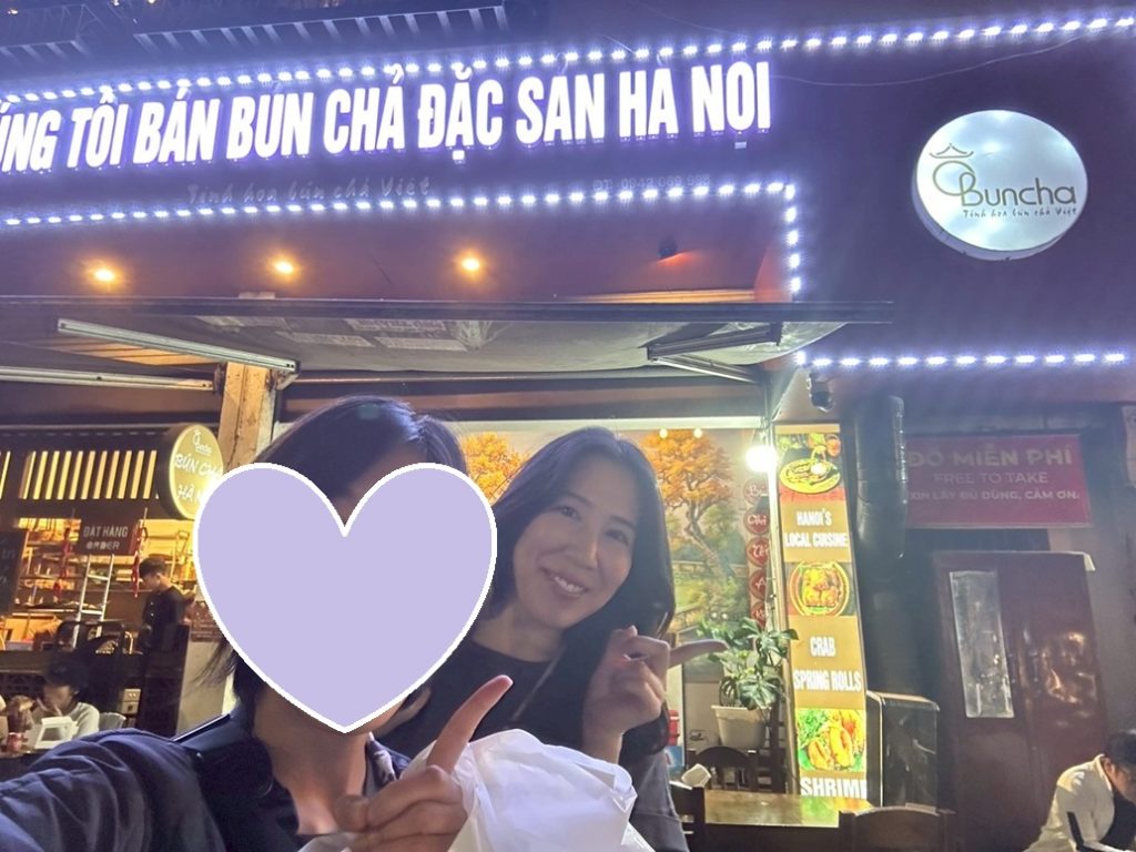 ハノイで日本人にも人気のブンチャー店「オー・ブンチャー」の外観。